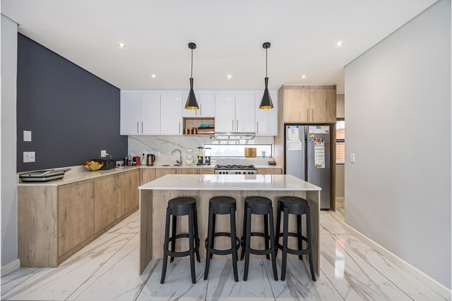 5 Bedroom Property for Sale in Sandown Western Cape